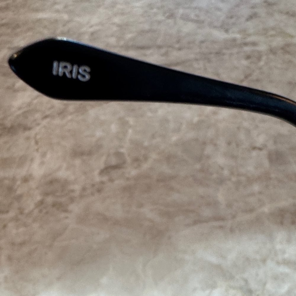 Diff Iris Black Sunglasses With Case - image 4